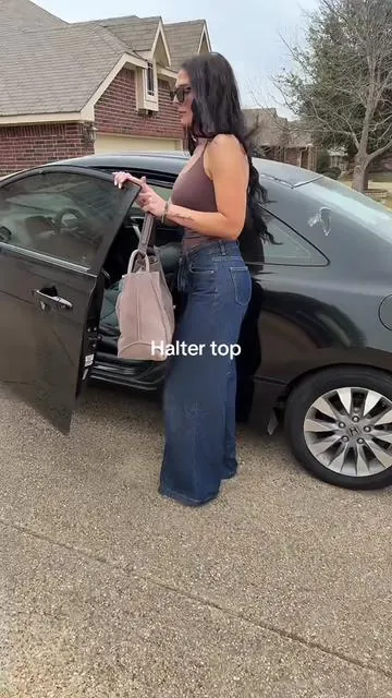 Double lined soft and stretchy. This halter top is perfect. 5’8-150-S #haltertop #doublelinedtop #fashion #tiktokshopcreatorpicks 