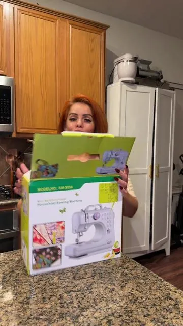 Máquina de coser práctica y fácil de usar, ideal para arreglos y proyectos en casa.#paratiiiiiiiiiiiiiiiiiiiiiiiiiiiiiii #SewingMachine #DIYProjects #TikTokShopFinds #CoserEnCasa