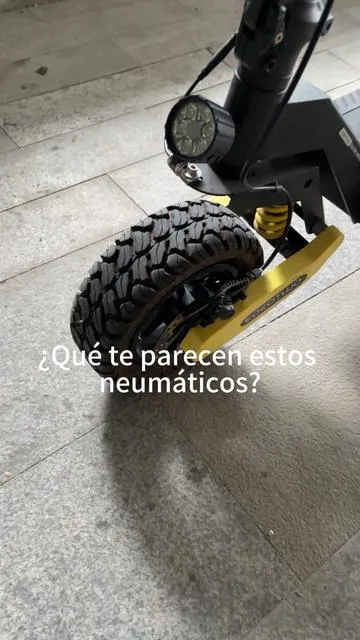Look at the thickness of this 11-inch tire. The narrow tire is like a toy in front of it!#electricscooter #eoeotwo #CelebrateEveryRide #tiktokshop #usa 