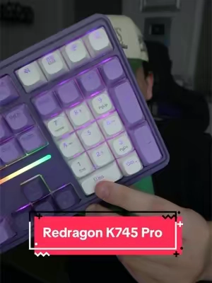 I gotta give Redragon props for this keyboard because it’s nice for a full size #redragonk745pro #keyboard #tiktokshopcreatorpicks #tiktokshopspringglowup #greenish 
