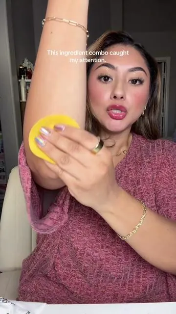 These toner pads help brighten dark spots and uneven tone while gently exfoliating. Kojic acid, turmeric, and tranexamic acid work together to support smoother, clearer-looking skin. #darkspots #darkspotcare #glowingskin #tonerpads #turmericsoap @Dr.Melaxin 