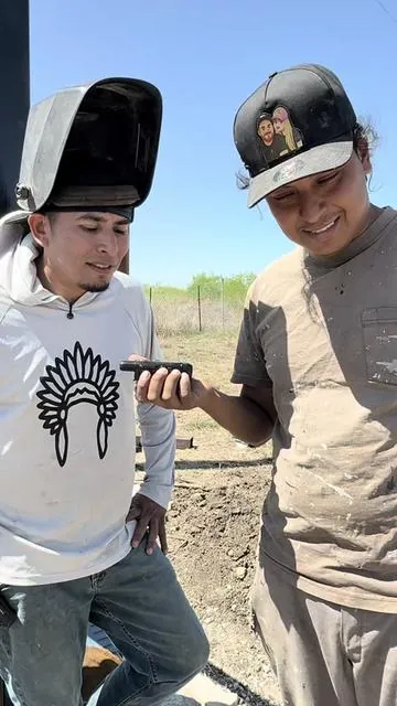 El patrón Compró Radios para la compañía 