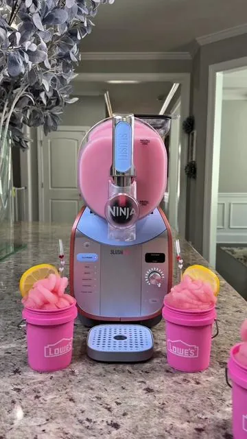 💞VIRAL Lowe’s Lemon Drop FU🖕🏽K IT Buckets 💕🍋 💖 Full Recipe ⤵️Bestieeeee THIS is the one 😭🔥 Took the SAME Chick-fil-A Strawberry Hibiscus Lemon Drop recipe and LEVELLED it ALL the way up in the Ninja Slushy Max 💅🏽 The texture is smooth, thick, slushy, and straight-up ADDICTING 😌💕 Cookout certified, outside outside approved, and I’m not arguing with NOBODY about it And the presentation… we dispensed these straight into the VIRAL pink Lowe’s mini buckets and y’all… it’s a whole VIBE 😭💕 Summer 26 is officially HERE 🍋✨ If you not pulling up with these… what are you even doing 😭💖 💖 Full Recipe ⤵️ Chick-fil-A Strawberry Hibiscus Lemonade 20 oz Tequila 40 oz Triple Sec 12 oz Simple Syrup 30 oz Fresh Lemon Juice 10 oz Pour everything into your Ninja Slushy Max and let it run until thick, smooth, and slushy. Dispense straight into your pink Lowe’s mini bucket and serve 💕 Drink responsibly 💕 Save this for your next cookout and tag your bestie who’s bringing the buckets 😭🍋💕  #lemondrop #viraldrinks #cocktailswithchelsea #cocktails #ninja @Ninja Kitchen @Lowe’s @Tito's Handmade Vodka 