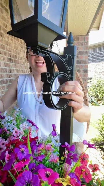 Iluminan y decoran tu espacio sin cables 🌙✨ #solarlights #lucessolares #solarlamp #tiktokshopcreatorpicks #tiktokshopspringglowup   Perfectas para entrada, patio o jardín Hoodink 1/2 Pcs Solar Post Light With Planter, Room Decor For Easter Wedding Decorations, Black Post Light, 2 In 1 Outdoor Solar Post Light For Porch Front Door Patio Roadside Decoration