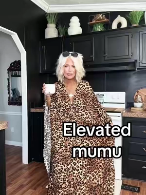 Omg!!! Are you kidding me?! This leopard mumu or coverup is good. #mumu #housedress #leopard #leopardprint 