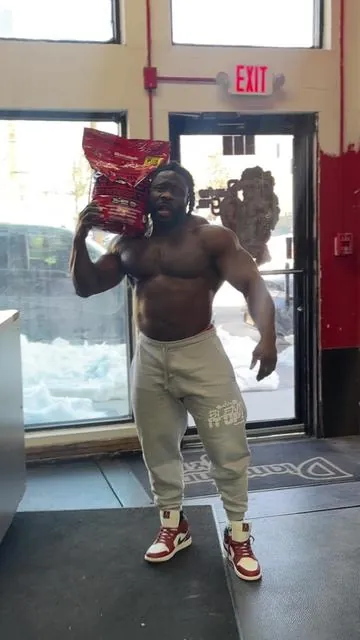 Ayo listen up 😤💪🏾 New year, new muscle. Coach said I gotta put on MORE pounds for the New York Pro — so I moved like a champ. I grabbed that MuscleMeds CARNIVOR MASS — MAD BIG, STEEL STRONG 🥩🔥 ✅ 50G Beef Protein Isolate ✅ 1250 Muscle-Building Calories ✅ 255G Carbohydrates ✅ Sugar-Free ✅ Lactose-Free Milk is for babies — beef builds muscle. Carnivor Nation, ride out. www.MuscleMedsRX.com 