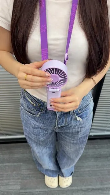 If you’ve been overheating lately, this is definitely one to keep in your bag.#diveblues #portablefan #handheldfan #turbofan #foldablefan 