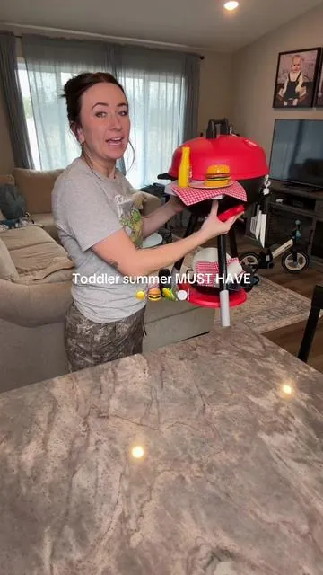 Reminds me of my childhood 🥹 #toddlermusthaves #screenfreeactivities #screenfreefun #kidsgrillset #summermusthaves 