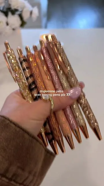 a moment for these 🥹✨ @Mr. Pen #pen #pens #glitterpens #tiktokmademebuyit 