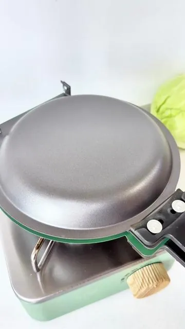 Don’t just cook, cook smarter. Double-sided and non-stick