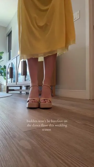 The COMFIEST #weddingguest #comfyheel #comfyshoes #weddingguestshoes #platformheels 