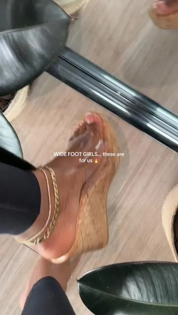 Wide foot friendly AND actually comfortable?? yeah I’m sold 🔥 I can walk in these with no pain, no squeezing, nothing. If you struggle finding cute shoes that fit right these are it 🔥 #tiktokshopcreatorpicks #tiktokshopspringglowup #tiktokshopstockup #widefootfriendly #comfyshoes 