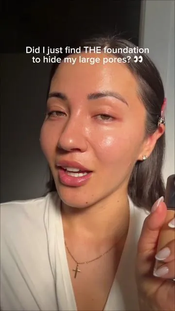 PSA it’s on sale in the TikTok shop rn! @M·A·C Cosmetics Studio Fix Fluid Foundation shade NC25 🤍 #macstudiofix #macfoundation #largepores #largeporesmakeup #TikTokShopSpringGlowUp 
