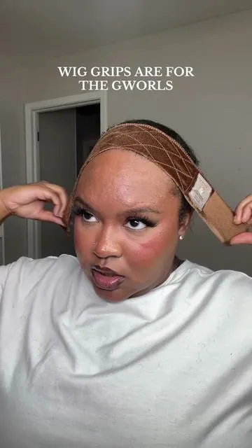 I’m in love with these wig grips!!! I’m late to the game yall!!!!! #wigtips #beginnerwigtips #wiggrip #wiggripband #wigs 
