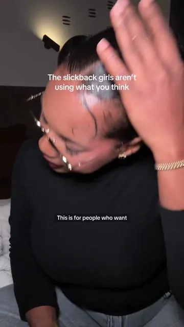 This slick back glaze ✨🤏🏾 #tiktokshopspringglowup #curlyhairroutine #slickbackponytail #slickbacktutorial 