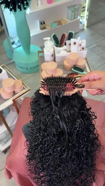 Looking for the right brush? 👀 We got you. Want volume? → Volume EdgeLift Brush Want definition? → Define EdgeLift Brush And now… we’ve got TWO new definition brushes. 👀✨ Your curl routine just leveled up. #bouncecurl #curls #curlytips #volume 