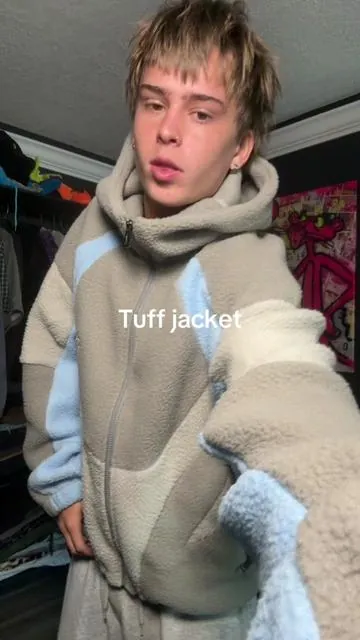 I fw this one #fashiontiktok #fypシ #tiktokshop #jacket #fleece 