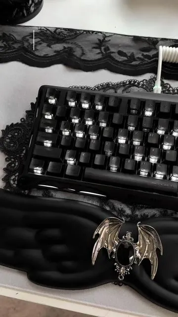 i love the all black and how the keycaps are semi transparent, such a unique keyboard thankyou @GravastarTikTok for spoiling me recently 💞💞 #tecktok #setup #desksetup #keybaord #gothicsetup 