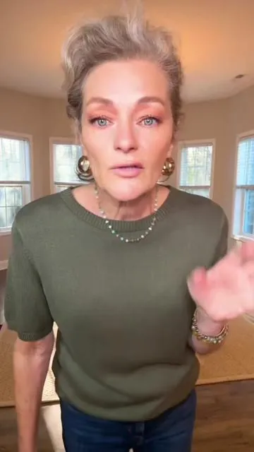 At 68, I pay attention to sleeve length… and this one hits exactly where I want it to. #sleevelength #flatteringsleeve #over60style #over50fashion #casualstyle 