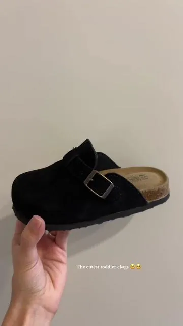 they’re sooo tiny & cutee + comfortable!🥹 #toddlerclogs #toddlershoes #toddler #momsoftikok #fyp #foryou 