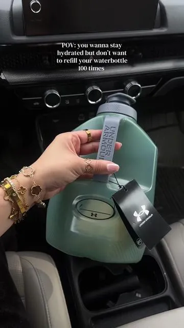 @Under Armour  1 gallon of water #waterbottle #waterbottles #waterbottleflip #waterbottlereview 