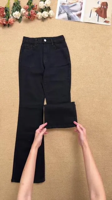 If you like that snatched waist + long legs look🤩this is the one#jeans #flarepants #highwaist #spotlightfinds #womensjeans 