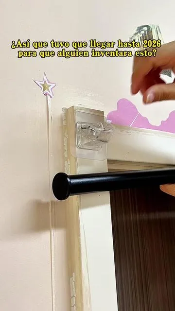 Ganchos transparentes sin taladrar para cortinas de puerta y barras de cortina – ¡Muy resistentes y fáciles de instalar!#curtain #curtainrod #home #lovemyhome #fyp 