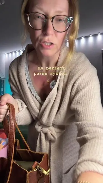 let’s me show you my system and why it works #plgpartner @Portland Leather  Portland leather goods Lola Classic tote plus small organizer #whatsinmybag 