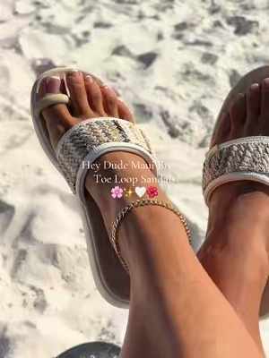 @HeyDude Maui Breeze Toe Loop Sandals and how cute and soooo comfy! #heydude #heydudesandals #comfysandals #summersandals #tiktokshopcreatorpicks 