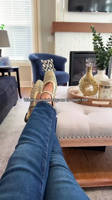 The perfect spring/summer work shoes… these ballet flat mules! Closed toe and so cute! #balletflats #mulesshoes #workshoesforwomen #officestyle #tiktokshopspringglowup 