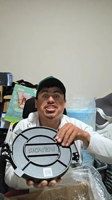 #elmuchachitoalegrechavez 