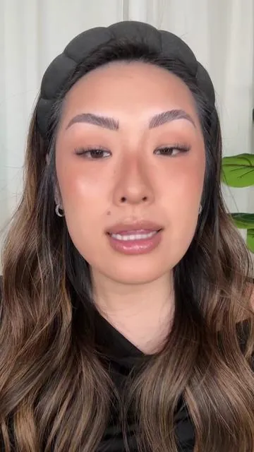 FIFTEEN MIN FACE LET’S GOOOO ft. @Laura Geller Beauty baked n brighten that’s 50% off for @Ulta Beauty 21+ days this week 😏 USED: @Naturium barrier bounce mist & eye bright  @livetinted glotion SPF50 @loréal paris usa skin ink @Smashbox Cosmetics cali contour palette @beaubble x @Rudi Berry 🍓 berry freckled pen @Versed Skin lip frame in “match” @Patrick Ta Beauty @patrick ta major moisture in “cocoa butter” #tutorial #grwm #fastmakeup #ulta #sephora 