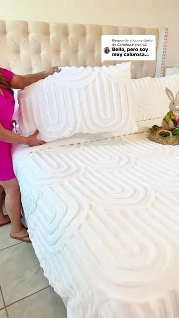 Respuesta a @Carolina.Herrera2 Juego de edredón estilo boho con textura bordada que transforma cualquier habitación en un espacio elegante y acogedor. Su diseño moderno con patrón en relieve aporta un toque decorativo único, mientras que su tela suave y ligera brinda comodidad durante todo el año. Incluye 3 piezas ideales para renovar la cama y darle un estilo cálido y sofisticado al dormitorio. #bohobedding #comforterset #bedroomdecor #tiktokshopspringglowup #tiktokshopcreatorpicks 