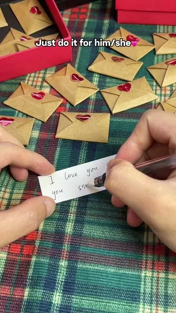 Express Your Love Daily with 30 Mini Love Notes. Perfect gifts for him/her, boyfriend/girlfriend, or husband/wife. These romantic notes are great for long distance relationships, anniversaries, birthdays & Christmas. Includes pre-written and blank cards in a keepsake box. High-quality and heartfelt! #missyou #lovenotes #couplegoals #romance #creativegifts 