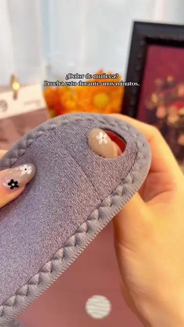 ¿Dolor de muñeca? ¡Prueba esto durante unos minutos!  #masajeadordemanos #compresioncaliente #vibradorparamunieca #mehizocomprarlotiktok