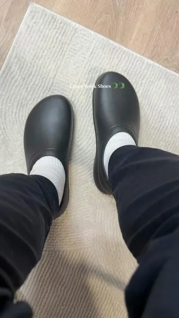 #tiktokshopcreatorpicks #tiktokshopspringglowup #crocs #slides #workshoes 