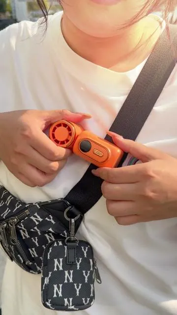 The fan that frees up your hands in summer
#handsfree #clipfan #portablefan #summermusthave #dailyessentials #gadgets #Lzaitai