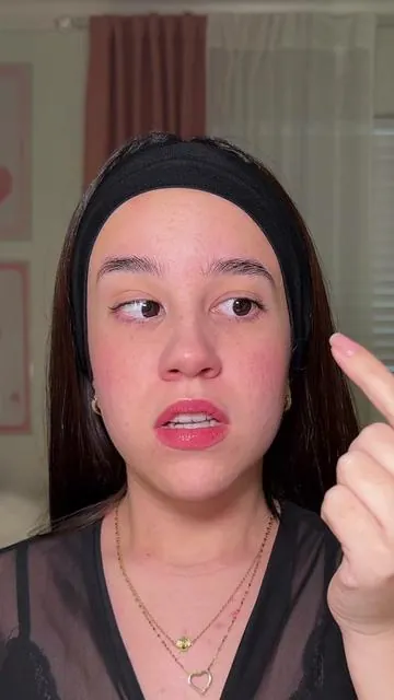Si todo te irrita la piel… escúchame No es que tu piel sea “difícil” Es que está dañada Y esto fue lo que me ayudó a calmarla 🤍  #iunik #betaglucan #milkessence #skincare #kbeauty