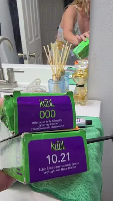 La convinacion de 000(super aclarante) y 10.21 (rubio clarisimo ceniza nacarado ) y peróxido de 40 puedes aclarar el pelo sin necesidad de decoloración 👱‍♀️✨️#cabellorubio #tintesdecabello #tiktokshopcreatorspicks #cuidadodelcabello  @LucyGlam Beauty 
