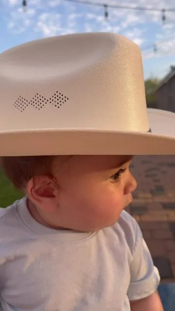 OKAY THIS HAT 🥹♥️♥️♥️