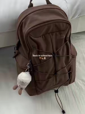 I finally found a backpack that’s both stylish and practical!🤎💫#refreshedlook #tiktokshopspringglowup #backpack #backtoschool #everydayessentials 