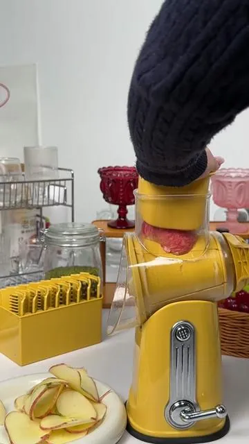 Kitchen must have this cheese grater #susteas #springtok #tiktokshopspringglowup #refreshedlook 