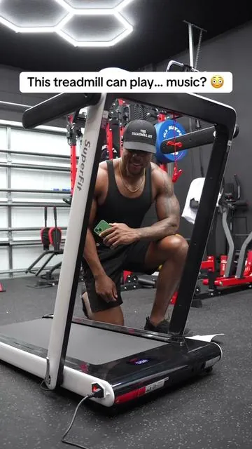 Yooo ima be jamming while working out 😂💪🏾 #treadmill #walkingpad #walking #inclinetreadmill 