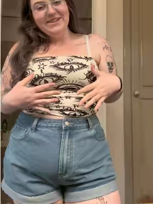 These are my FAVORITE pair of shorts I own. #shorts #midsize #size14 #chunkygal #summerwardrobe 