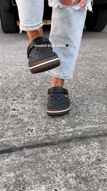 Size up if 1/2 size 🖤 @Crocs Crocband Gum Crocs #crocs #crocscrocband #greenish #crocsclogs 