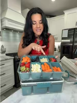 the perfect beach storage snack box 🏖️🌊☀️🏝️👙 #snacktray #beachsnacks #snacklebox #snacks #hsn 