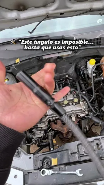 🛠️ “Este ángulo es imposible… hasta que usas esto”#MechanicTools #AutoRepair #CarTools #GarageLife #ToolUpgrade