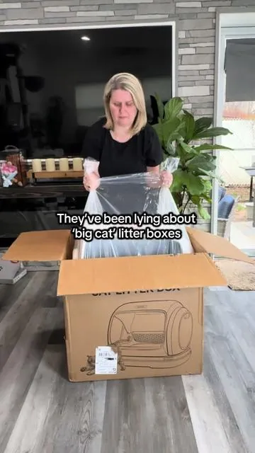 I’ve tried so many “big cat” litter boxes and none of them actually fit… until this one. This is the Meowant SC09 and the difference is crazy. It’s bigger, enclosed (so no litter all over my floor), and it literally cleans itself. Plus it tracks each cat, controls everything from your phone, and makes the whole process way easier. If you have a bigger cat or multiple cats, this is 100% worth looking into.I linked it here if you want to check it out. @meowant.us #automaticlitterbox #selfcleaninglitterbox #cat #extralargelitterbox #tiktokshopcreatorpicks 