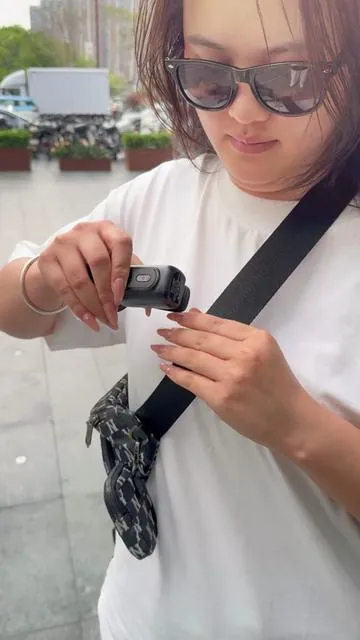 This is the kind of fan commuters actually need
#portablefan #clipfan #commutertips #summeressentials #dailyessentials #handsfree