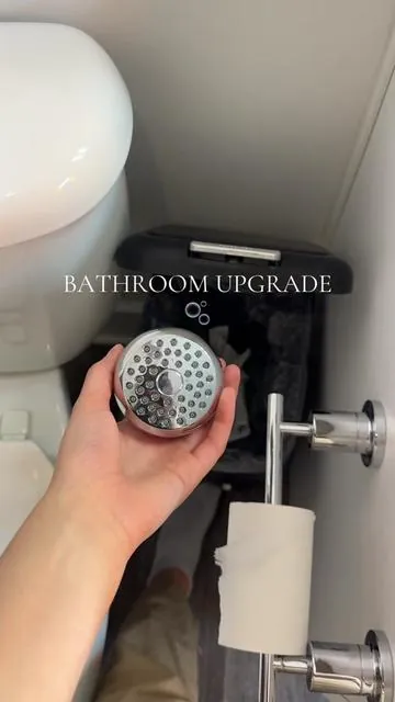 loving this new shower head it's giving luxury on a budget 🫧 🚿 🤍  #bathroom #showerhead #tiktokshop #buildergradeupgrade #guestbathroom 